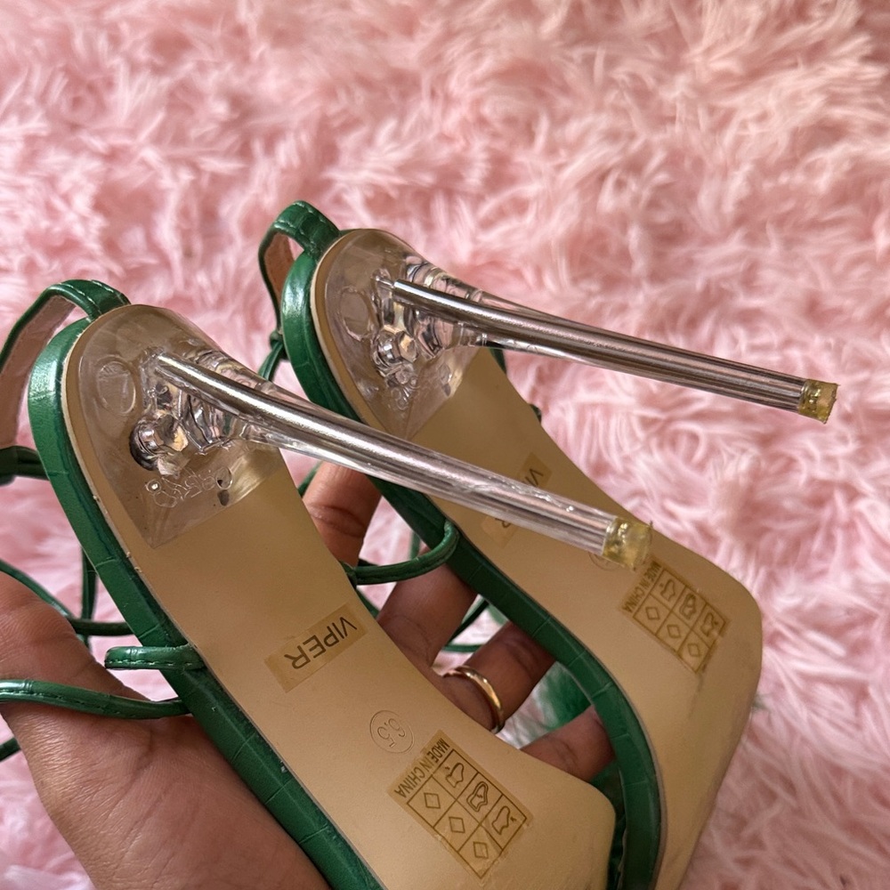So Me Emerald Strappy Heels with Feather Accent - Picture 5 of 6